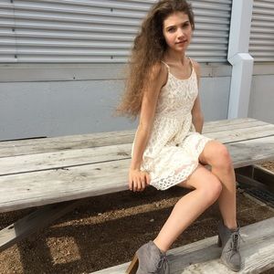 Meet your Posher, Emelia